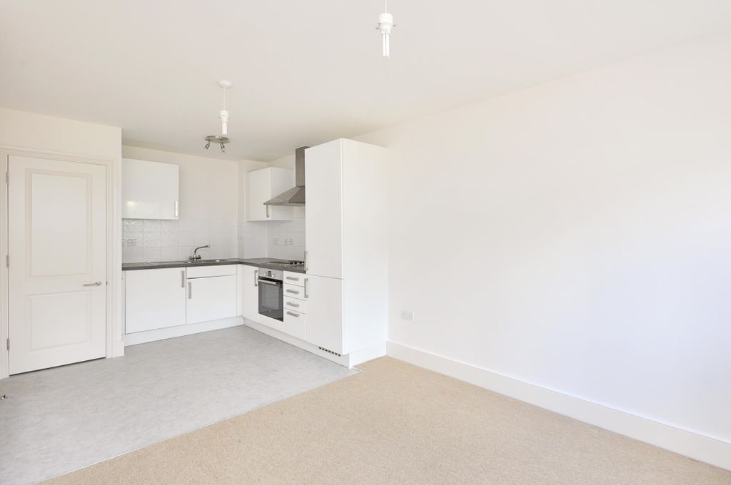 Property photo 1 of 6 Kitchen/Reception