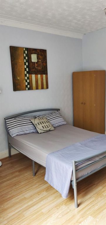 Property photo 2 of 7 A Neat Double Bedroom Featuring A Metal Frame Bed ...