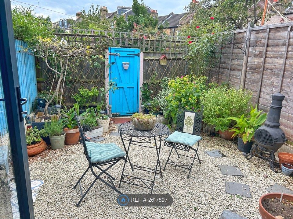 Property photo 2 of 11 Garden