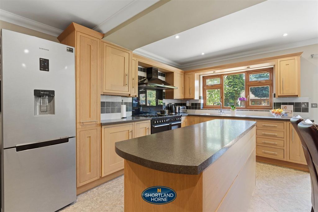 Property photo 3 of 49 50 Merynton Avenue (46 Of 57).Jpg