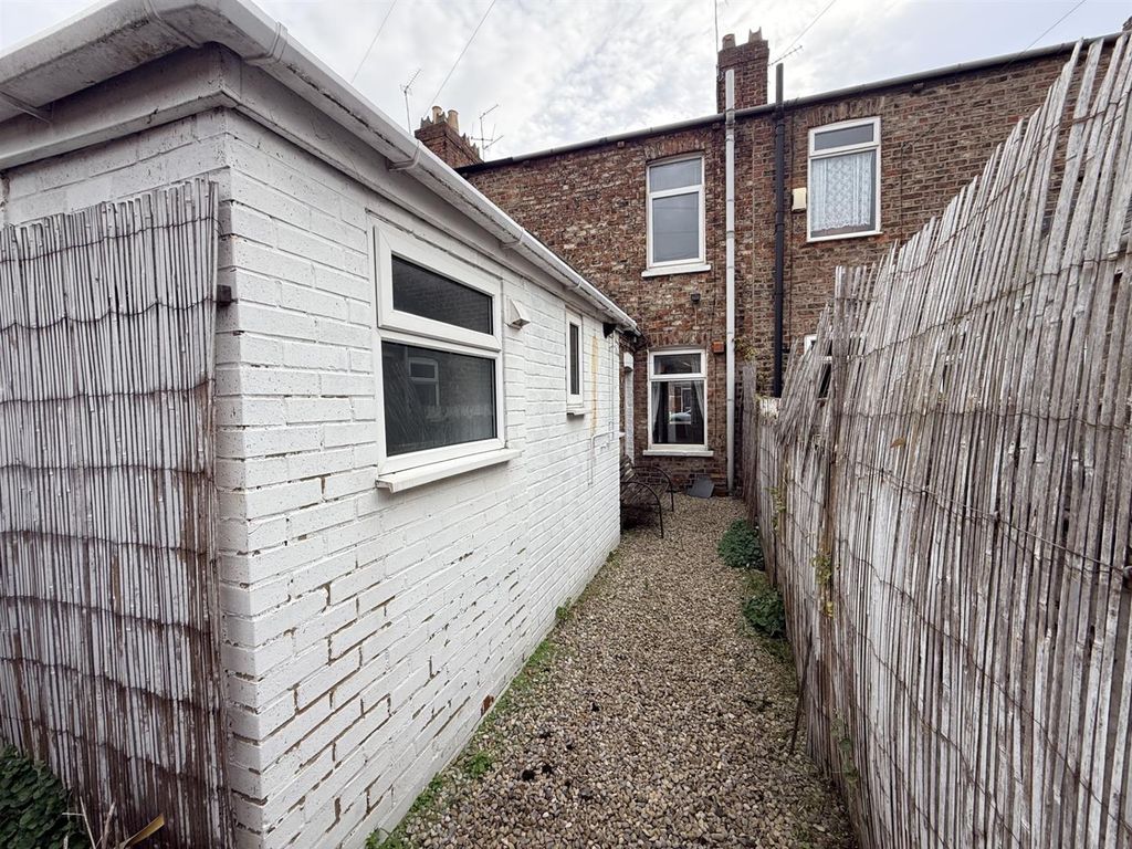 Property photo 2 of 12 Garden 1.Jpg