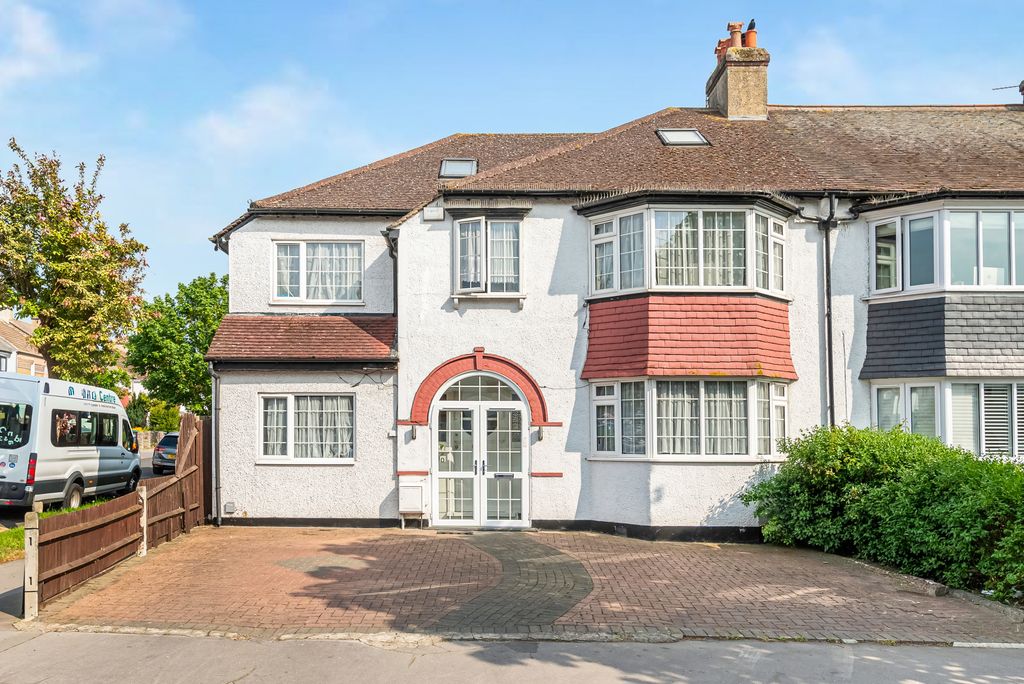 Property photo 3 of 18