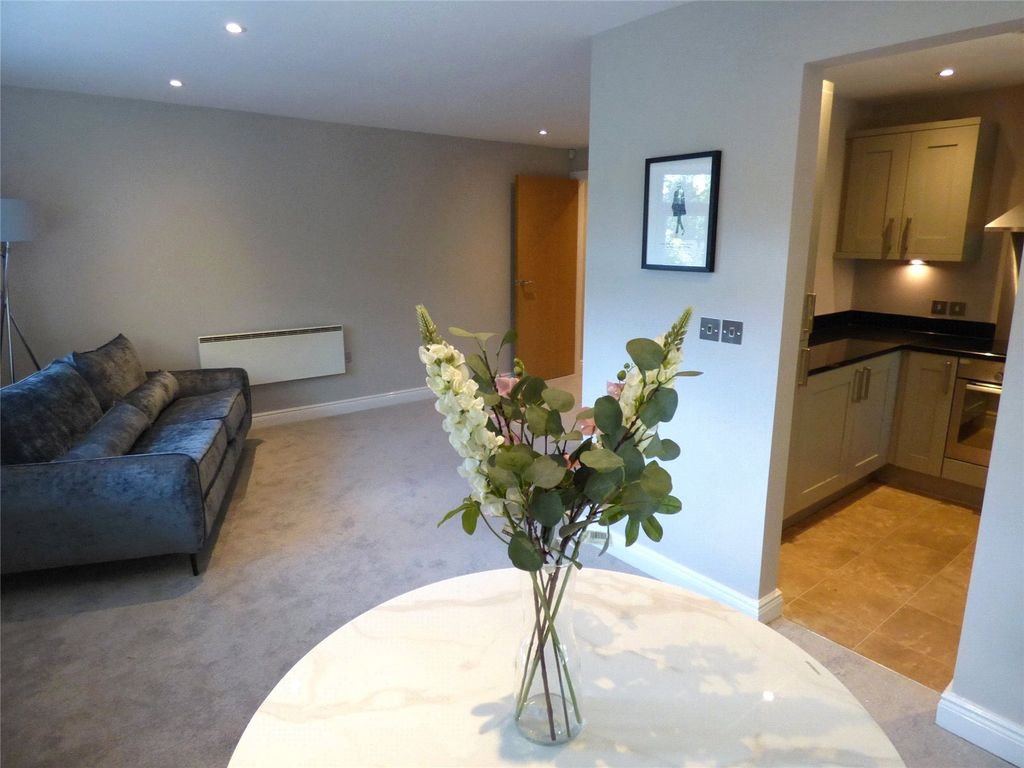 Property photo 3 of 11 Lounge Dining Room