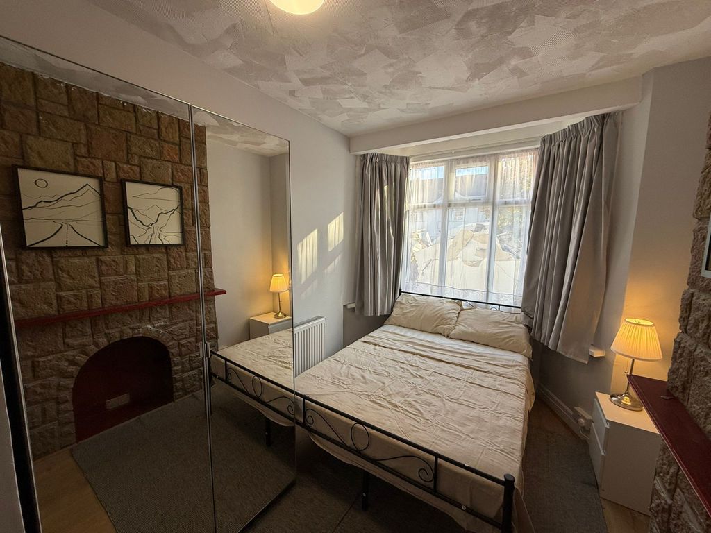 Property photo 1 of 4 Room