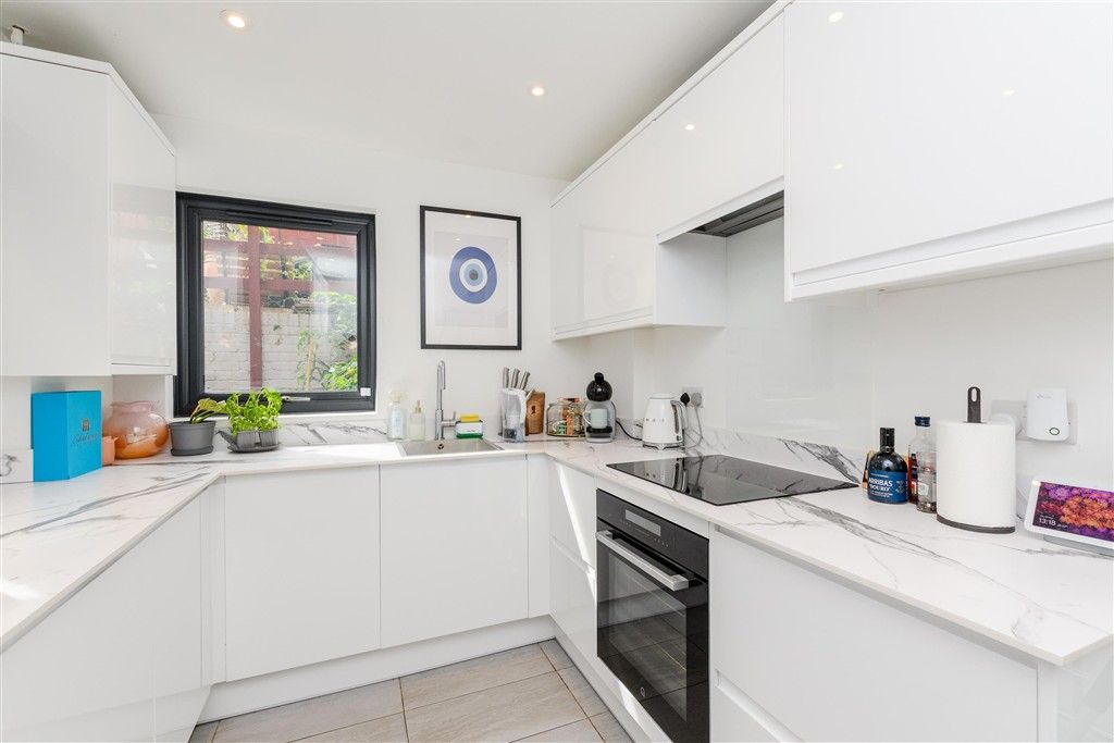 Property photo 1 of 10 Kitchen