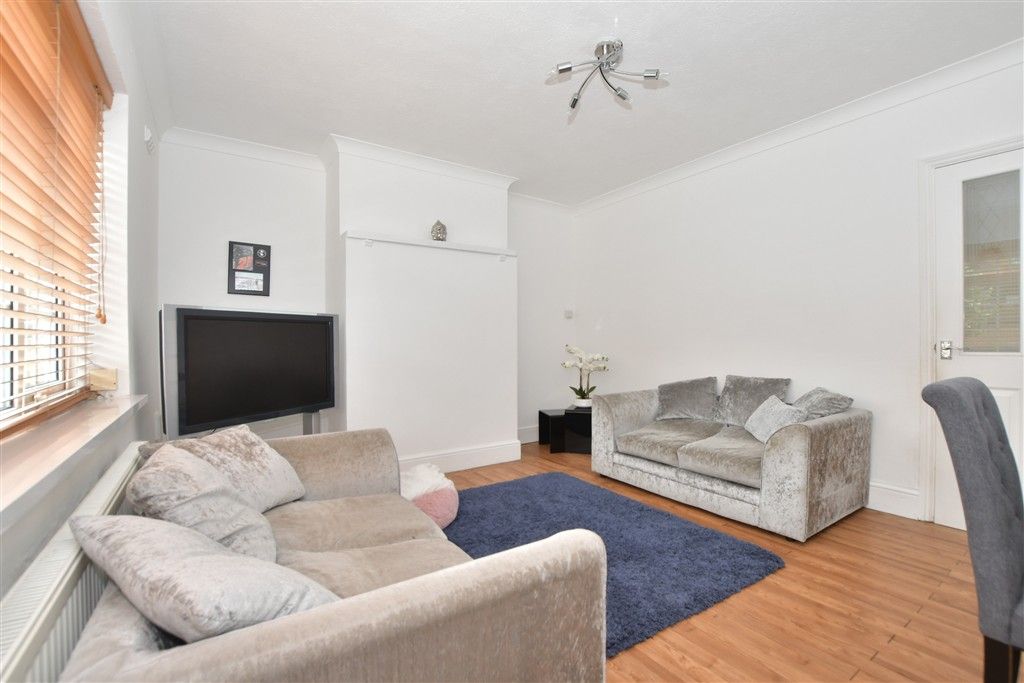 Property photo 2 of 13 Lounge