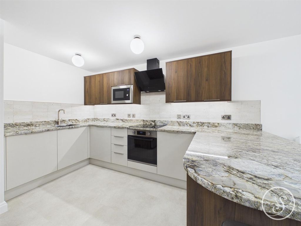 Property photo 2 of 28 Cam02071G0-Pr0877-Still006.Jpg