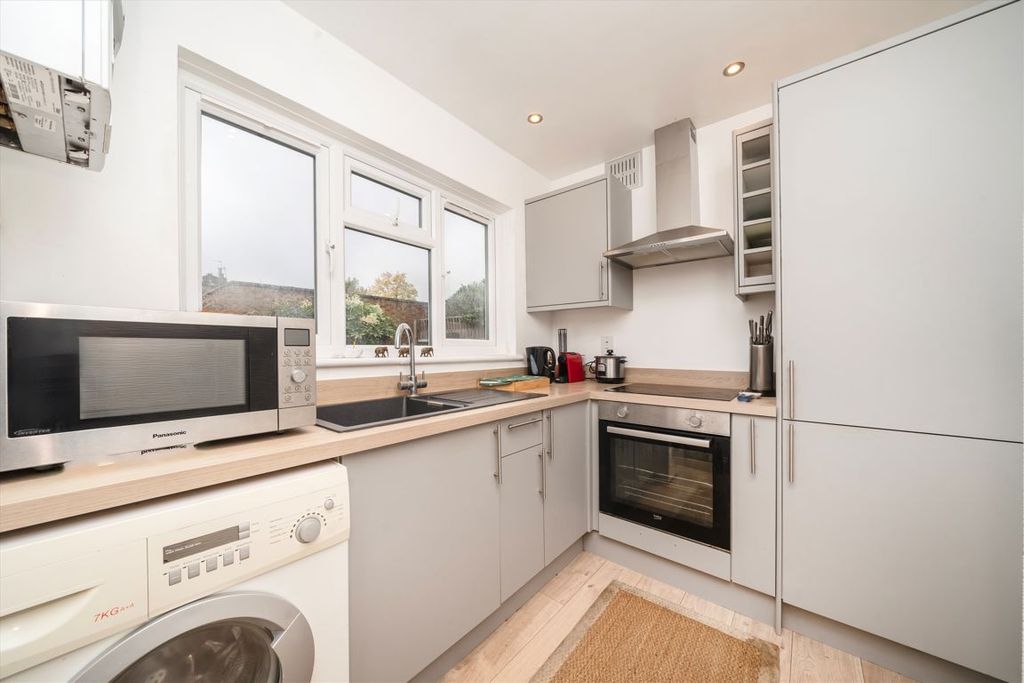 Property photo 3 of 6