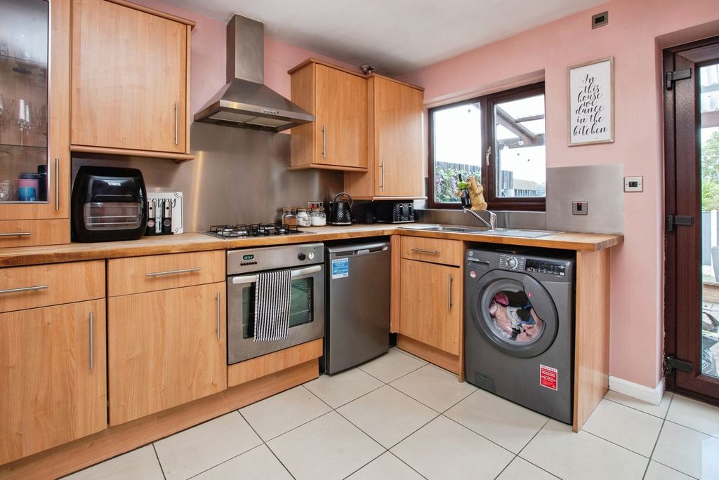 Property photo 3 of 18 Pbox-Img.Jpg