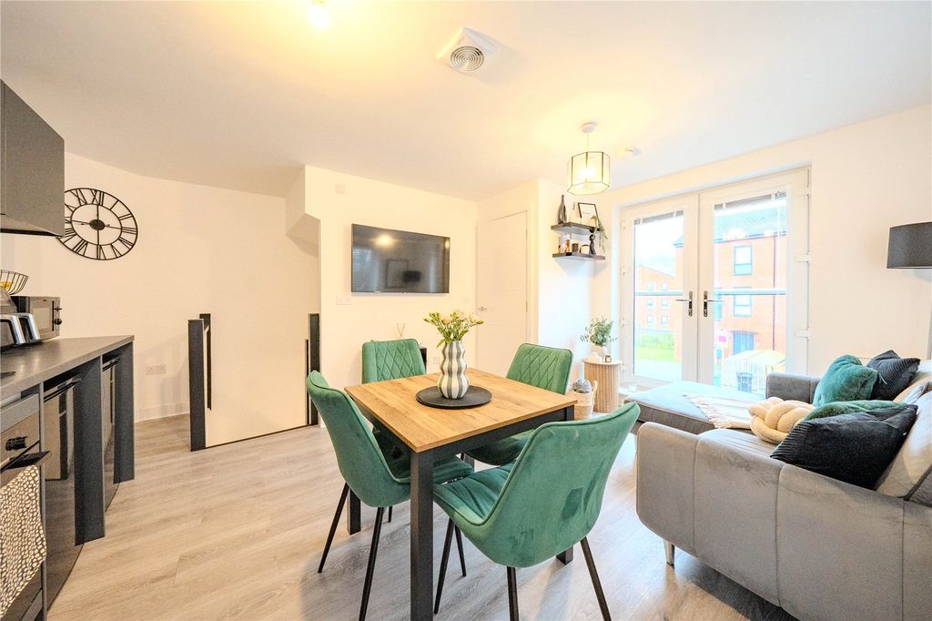 Property photo 2 of 17 Picture No. 10