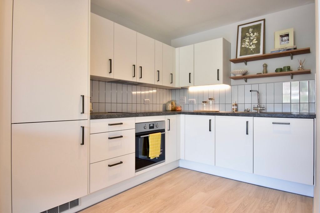 Property photo 2 of 7 Furnished 1 Bed Kitchen