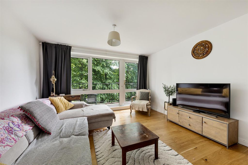 Property photo 2 of 26 Orwell Lodge, 4, Hermitage Walk, E18