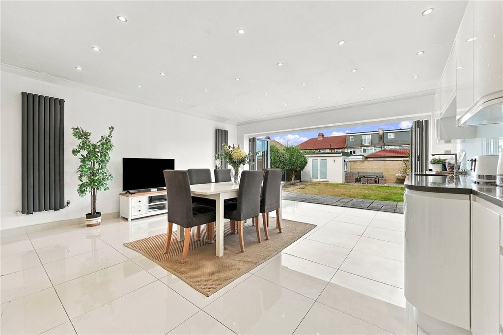 Property photo 1 of 18 Picture No. 06