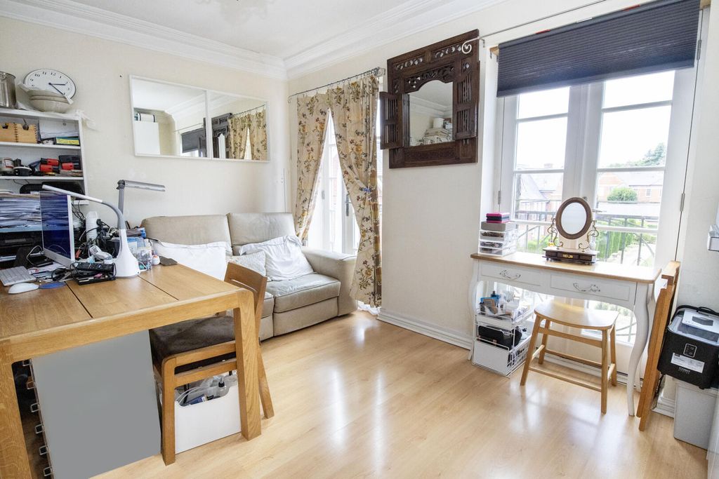 Property photo 2 of 22 Living Room