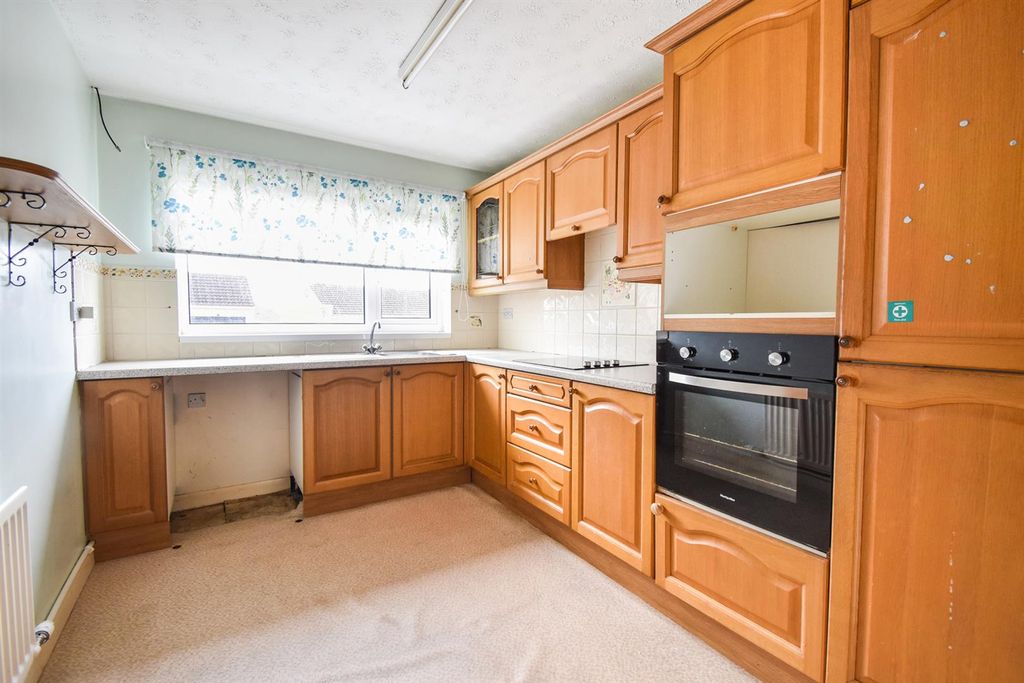 Property photo 3 of 15 Kitchen