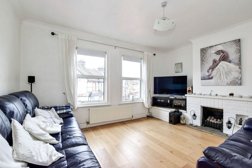 Property photo 3 of 19