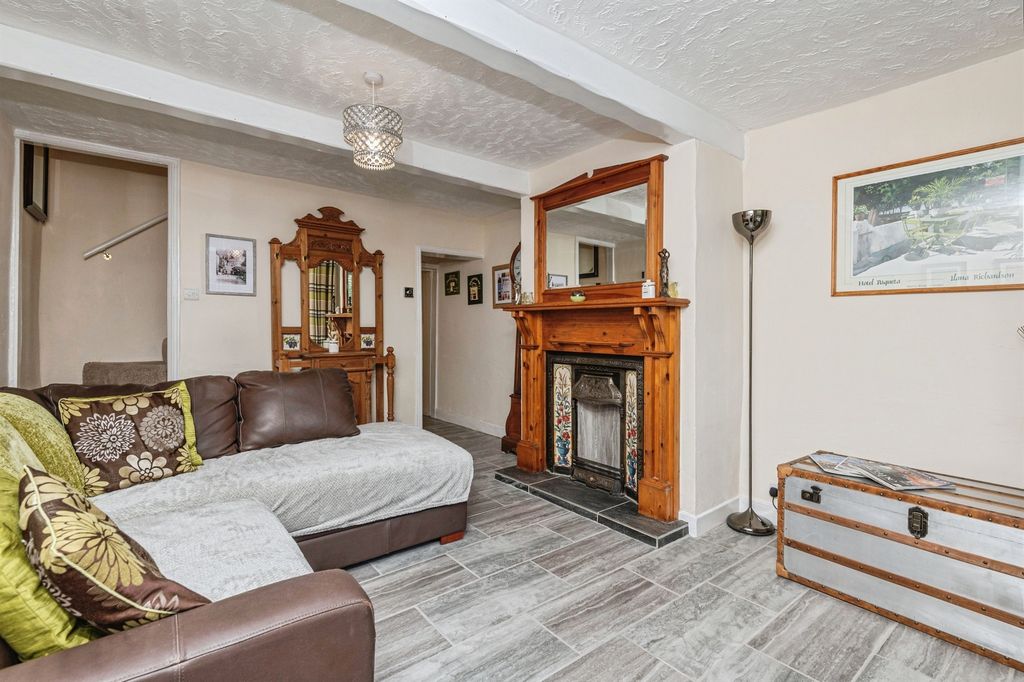 Property photo 2 of 19