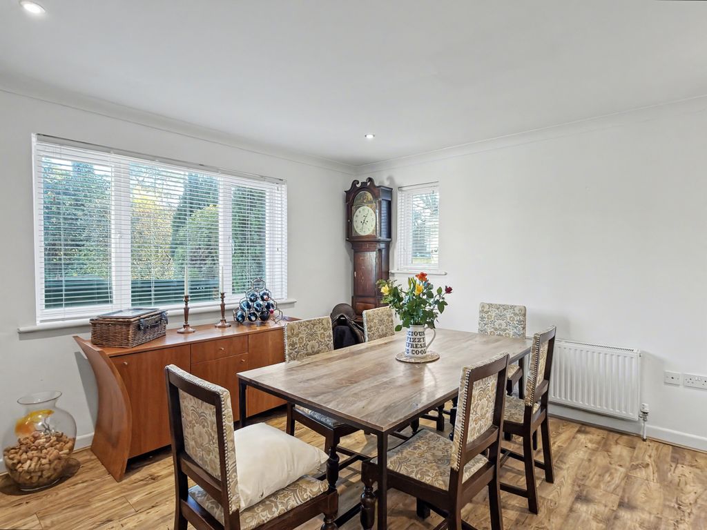 Property photo 3 of 27
