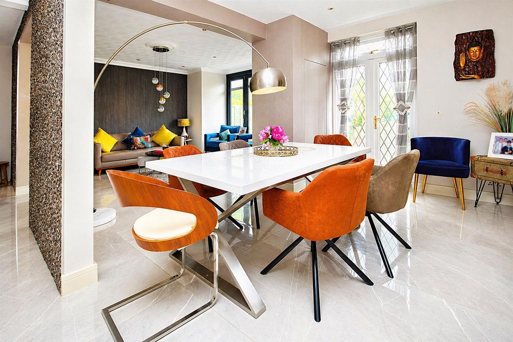 Property photo 3 of 21 Dining Room