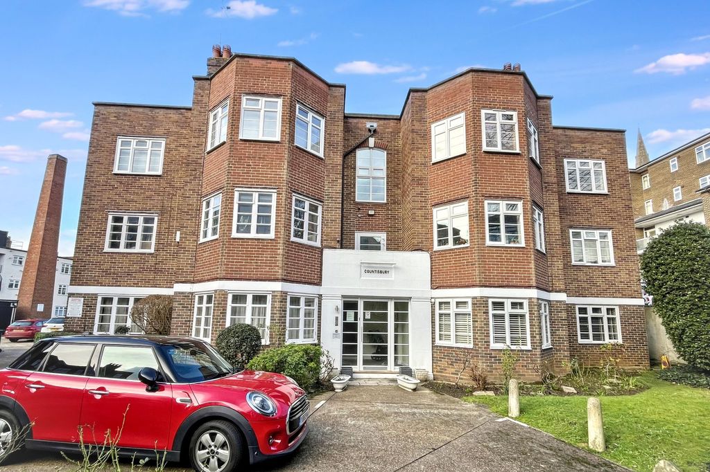 Property photo 1 of 19 1 Countisbury, St Marks Hill, Surbiton, Surrey, Kt6 4Lr