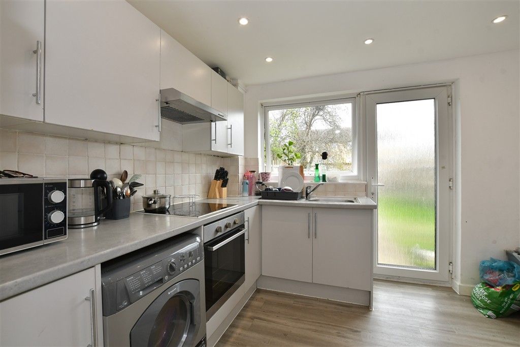 Property photo 2 of 10 Kitchen