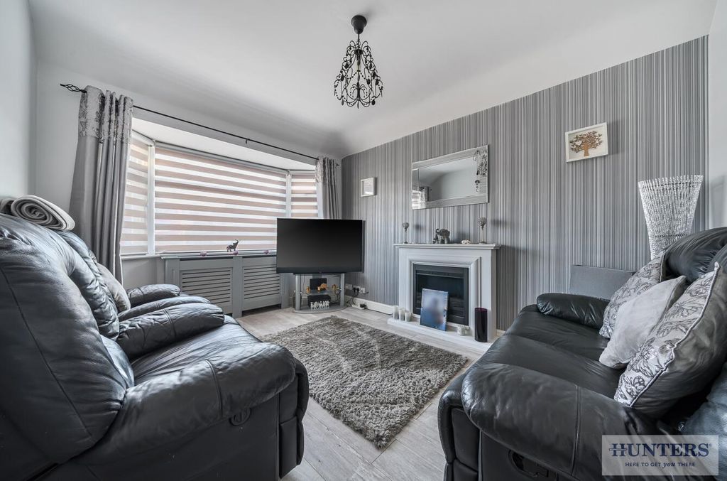 Property photo 2 of 21 Lounge