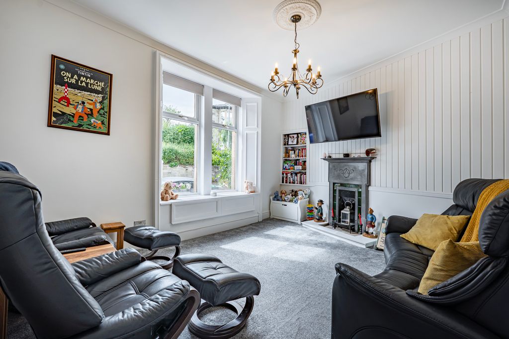 Property photo 2 of 34