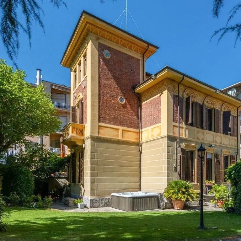 Property photo 2 of 13
