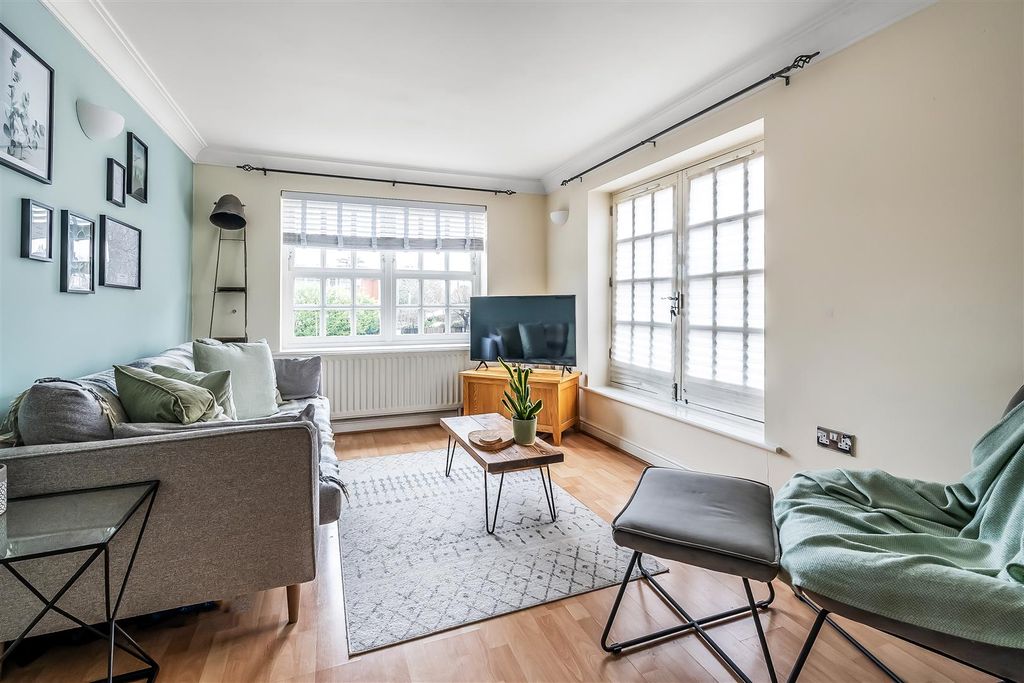 Property photo 3 of 12 Flat-14-Bridge-Place-11.Jpg