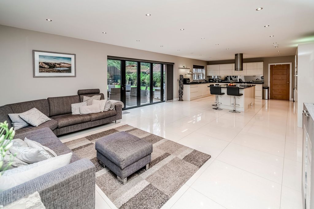 Property photo 2 of 40