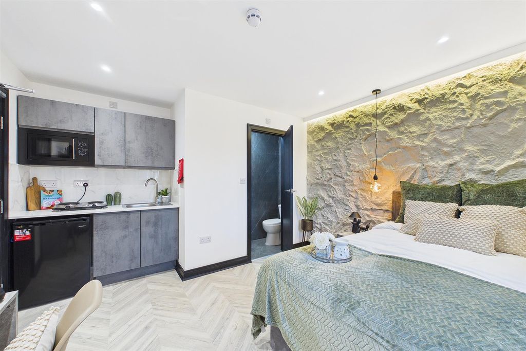 Property photo 1 of 10 Studio Room 2