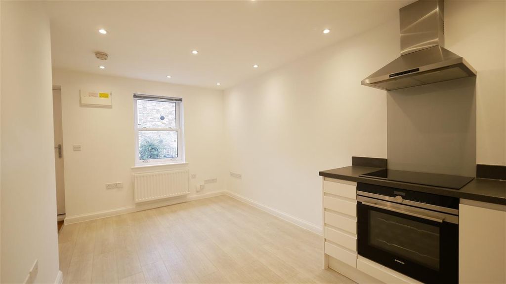 Property photo 3 of 8 Open-Plan Lounge/Kitchen