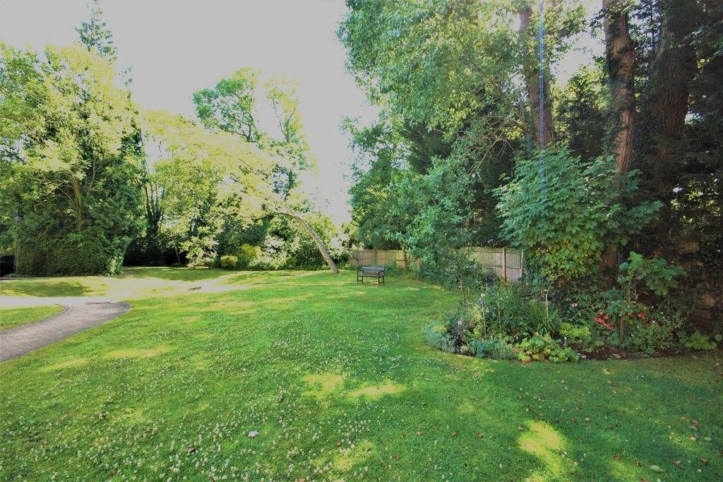 Property photo 2 of 12 Garden1