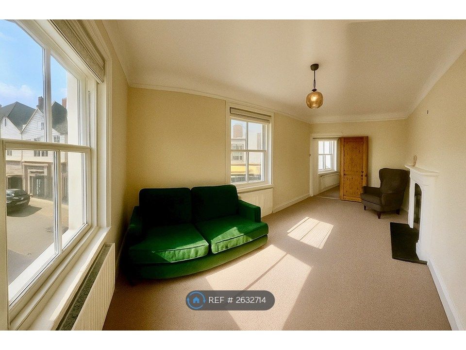 Property photo 2 of 10 Living Room