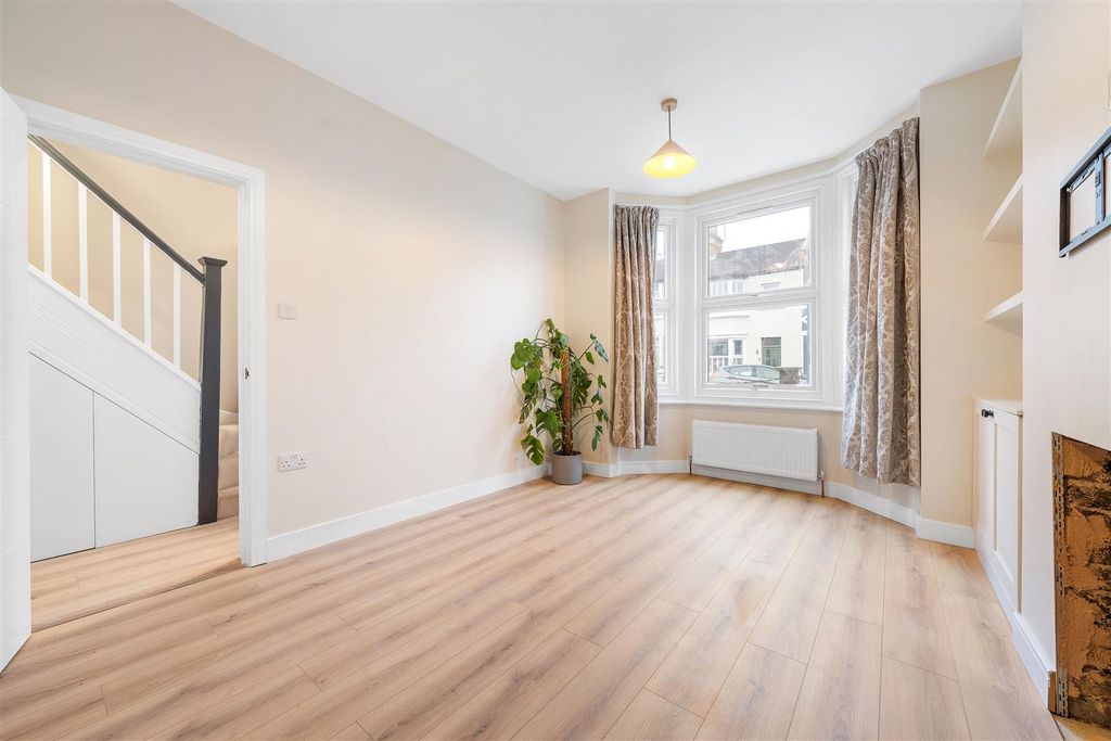 Property photo 3 of 17 Cottingham Road-9.Jpg