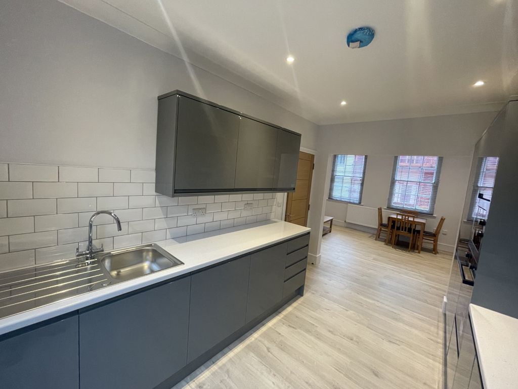 Property photo 2 of 32