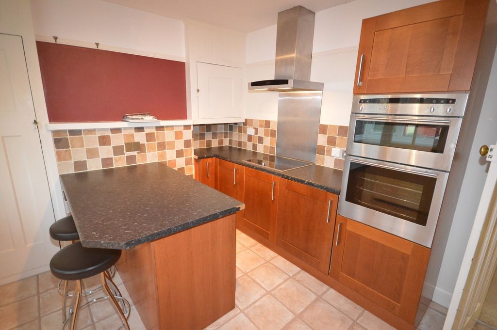 Property photo 2 of 9 Kitchen