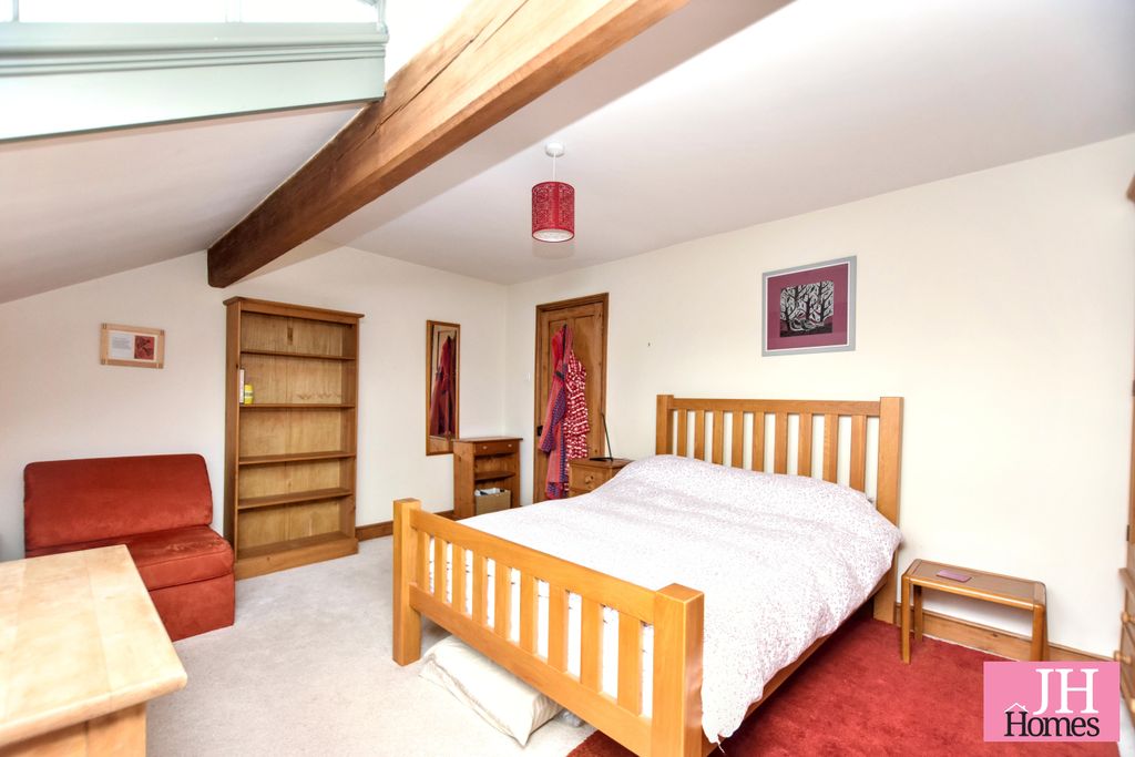 Property photo 2 of 40