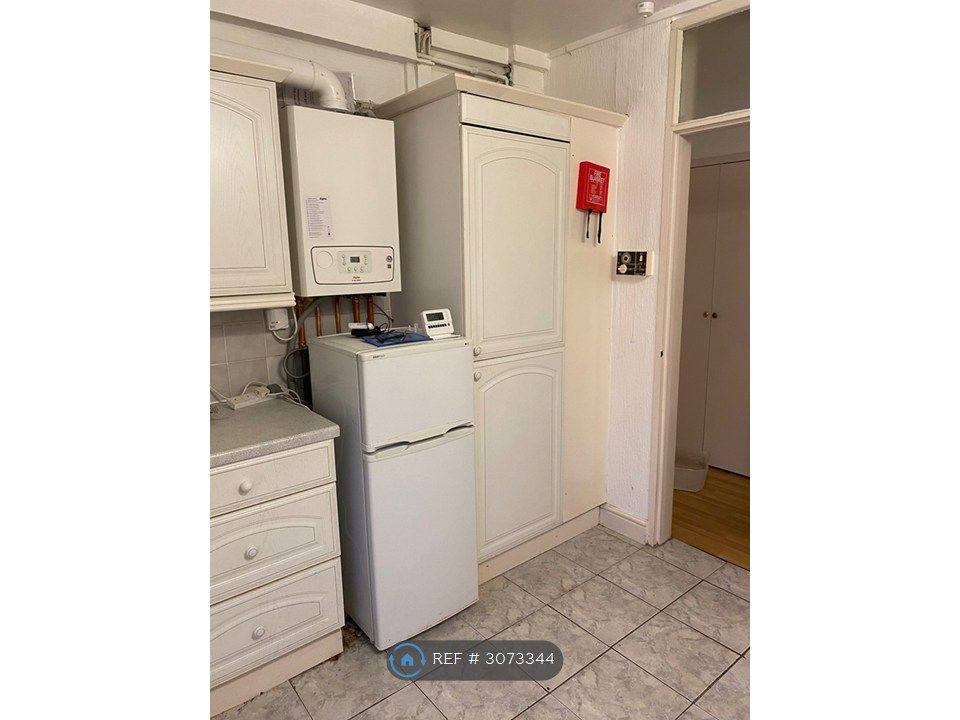 Property photo 2 of 9 Kitchen