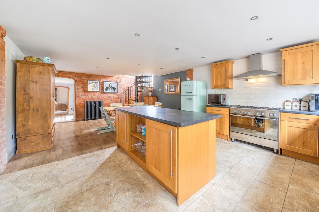 Property photo 2 of 18