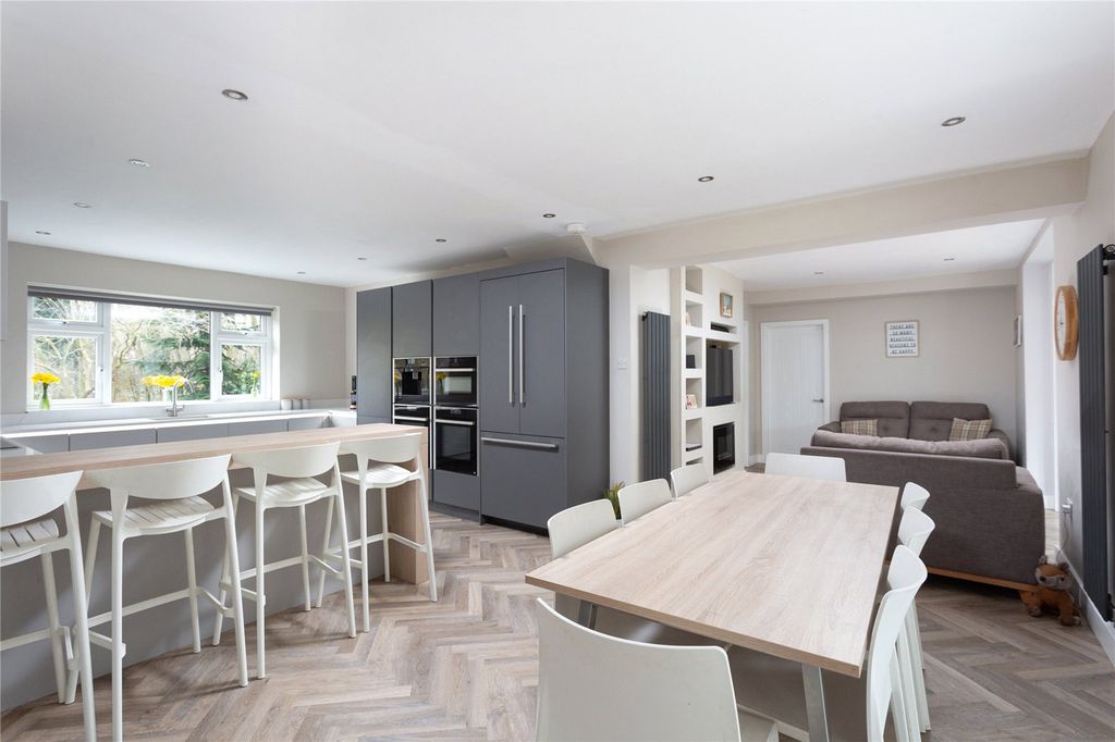 Property photo 3 of 18 Kitchen/Dining