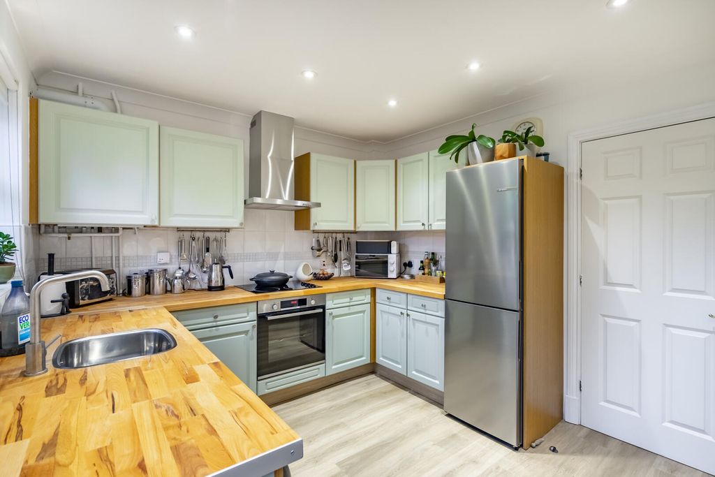 Property photo 3 of 14 Kitchen