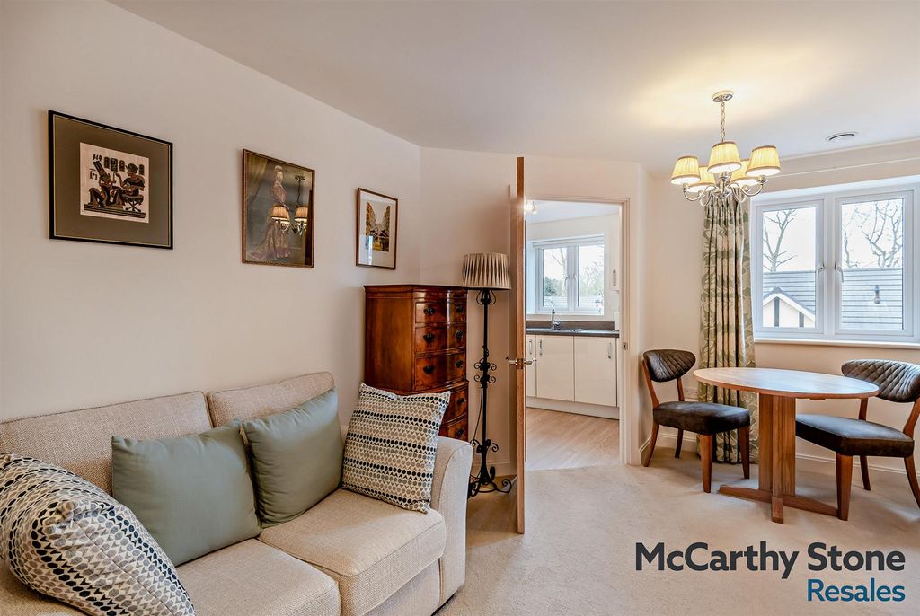 Property photo 3 of 32 8679924-Interior02-800.Jpg