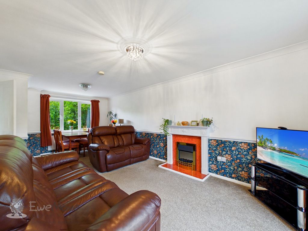 Property photo 3 of 21 Livign Room B