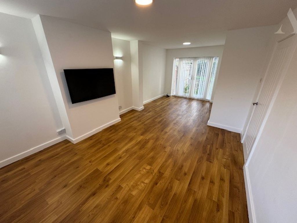 Property photo 3 of 14 5 Glascote Grove. Lounge.Jpeg