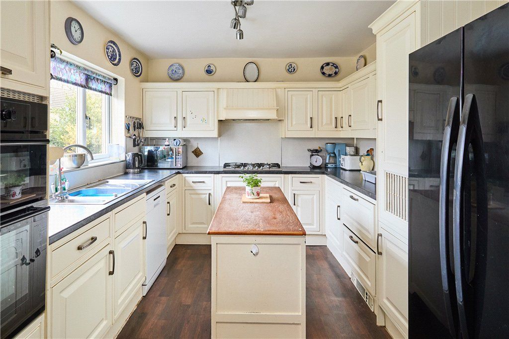 Property photo 3 of 24 Kitchen