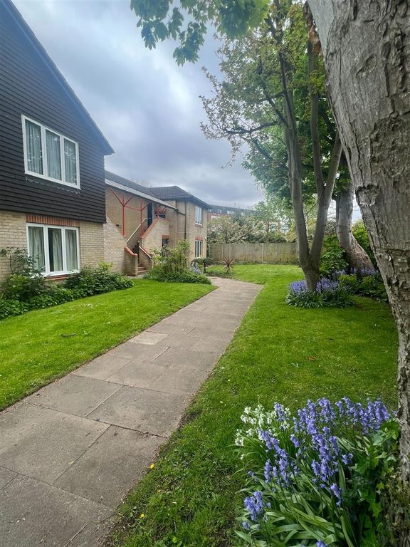 Property photo 2 of 19 Perryn Ct 8.Jpg