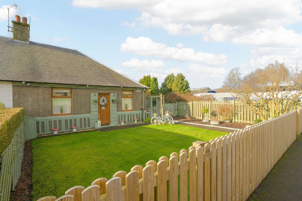 Property photo 1 of 33