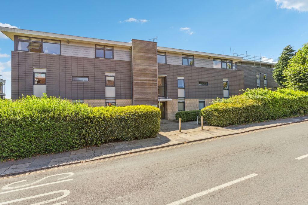 Property photo 2 of 19 Brunel Court