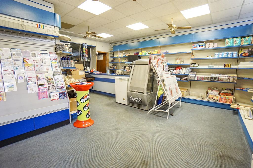 Property photo 3 of 21 Shop